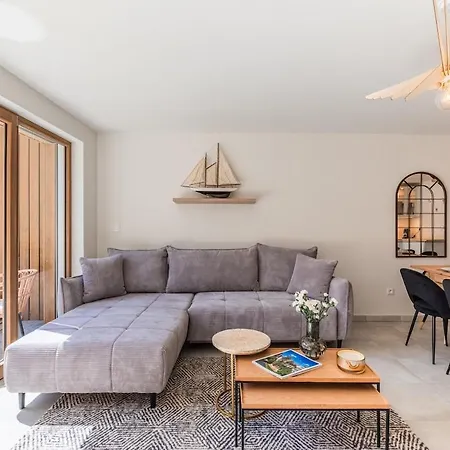 Spacious Duplex Terrace, Near Center Apartment