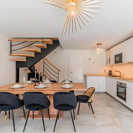 Spacious Duplex Terrace, Near Center Apartment Straßburg