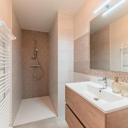 Spacious Duplex Terrace, Near Center Apartment